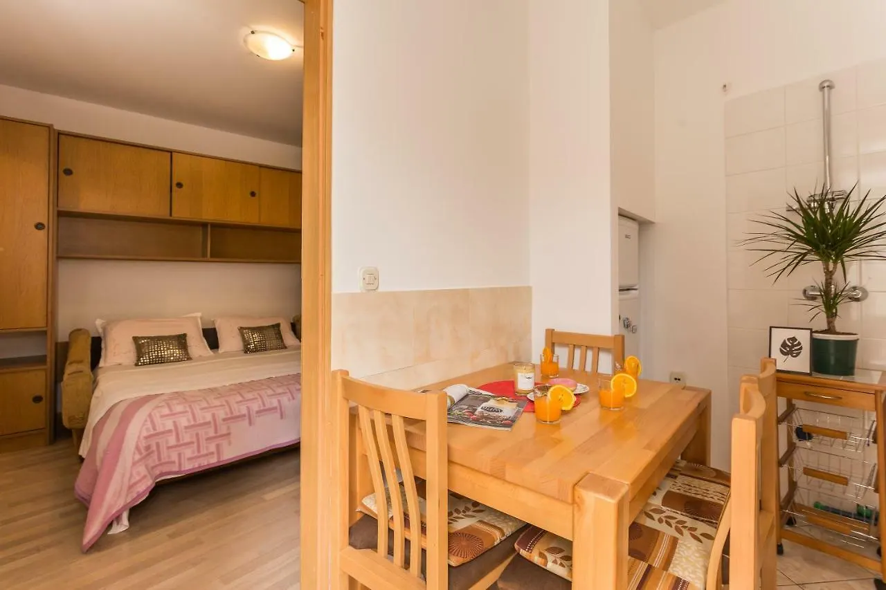 Dante Apartment Split